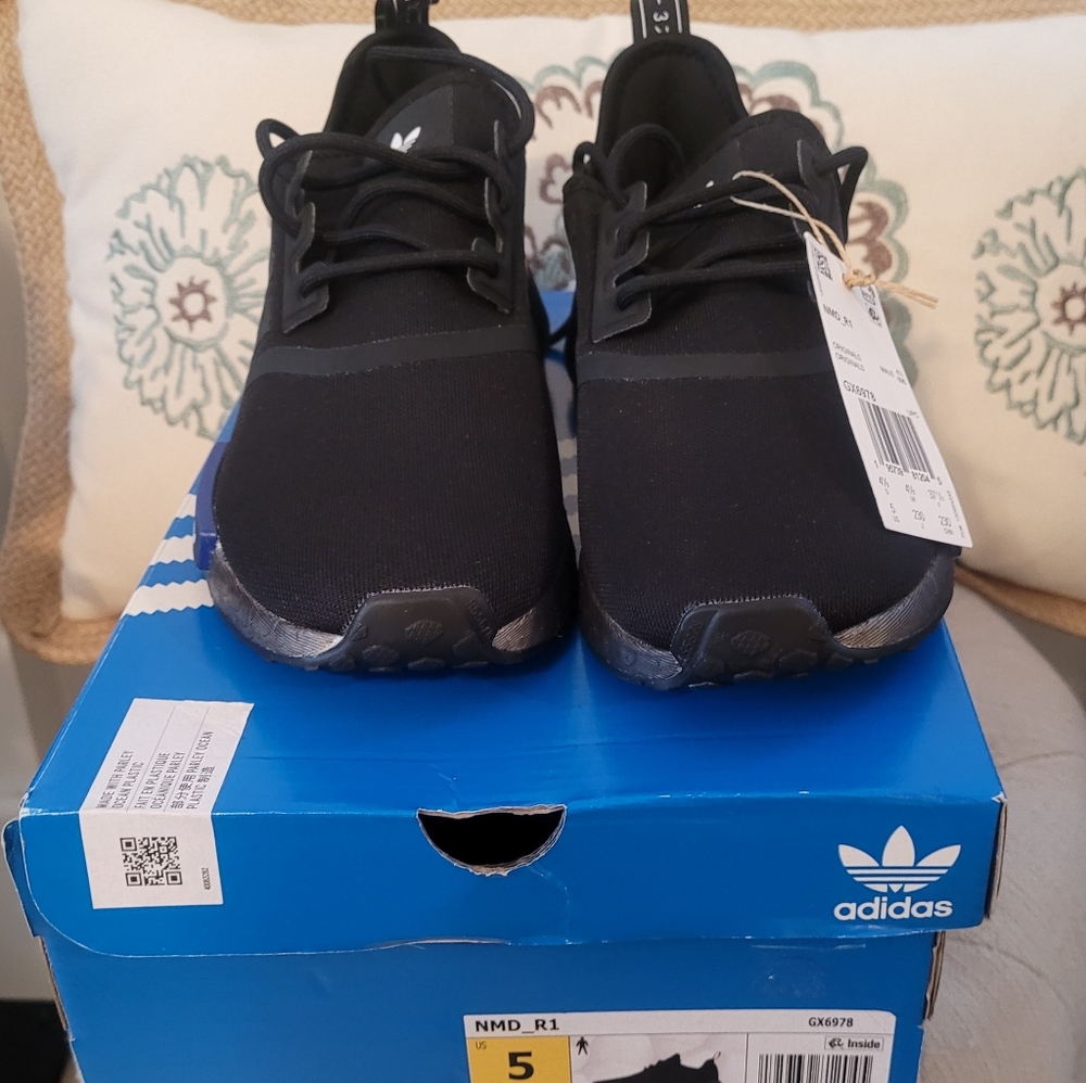 Adidas NMD R1 Athletic Shoe - Core Black / Gray Size 5